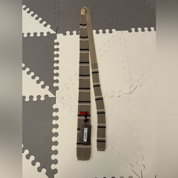 NWT Moschino Knit Tie 100% Silk Made in Italy Tan Navy Blue Stripe - Picture 4 of 10